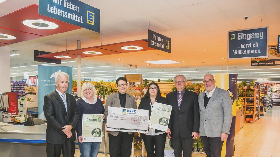 Scheckübergabe für Streuobstwiese NABU Kreisverband Esslingen