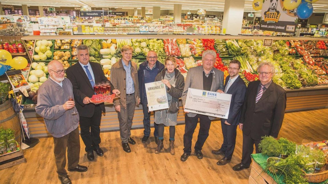 Scheckübergabe für Obstwiese des Obst- und Gartenbauvereins Lichtenstein