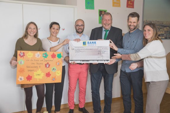 Der Mariaberg e. V. in Gammertingen erhält einen Scheck über 2.500 Euro