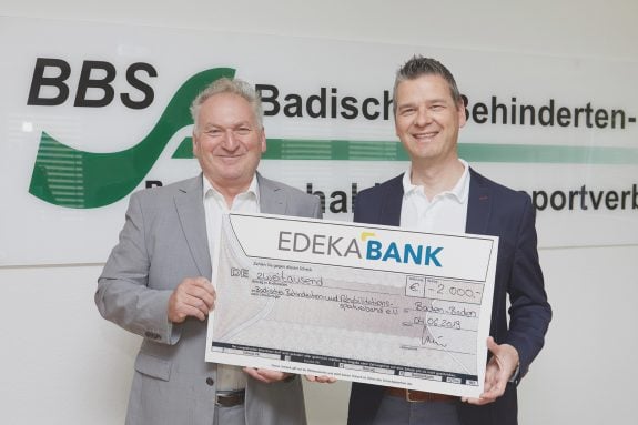 Geschäftsführer des BBS und Pressesprecher der EDEKA Südwest bei den Spendenübergabe.