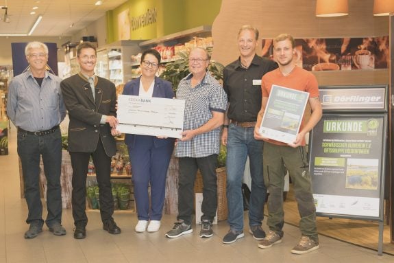 Scheckübergabe im EDEKA Dörflinger in Gerstetten.