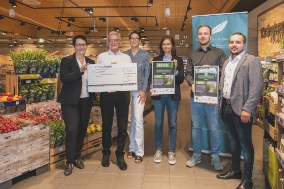 Scheckübergabe im EDEKA Härdter in Neckarweihingen