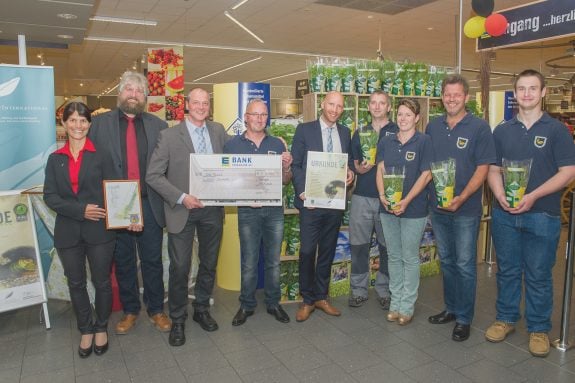 Urkunden- und Scheckübergabe an den Kaiserstühler Sportangler Verein Eichstetten.