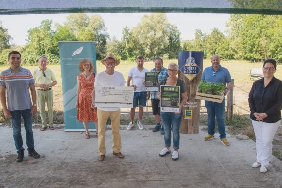 Am Wasserbüffel-Gehege fand die Spendenübergabe statt.